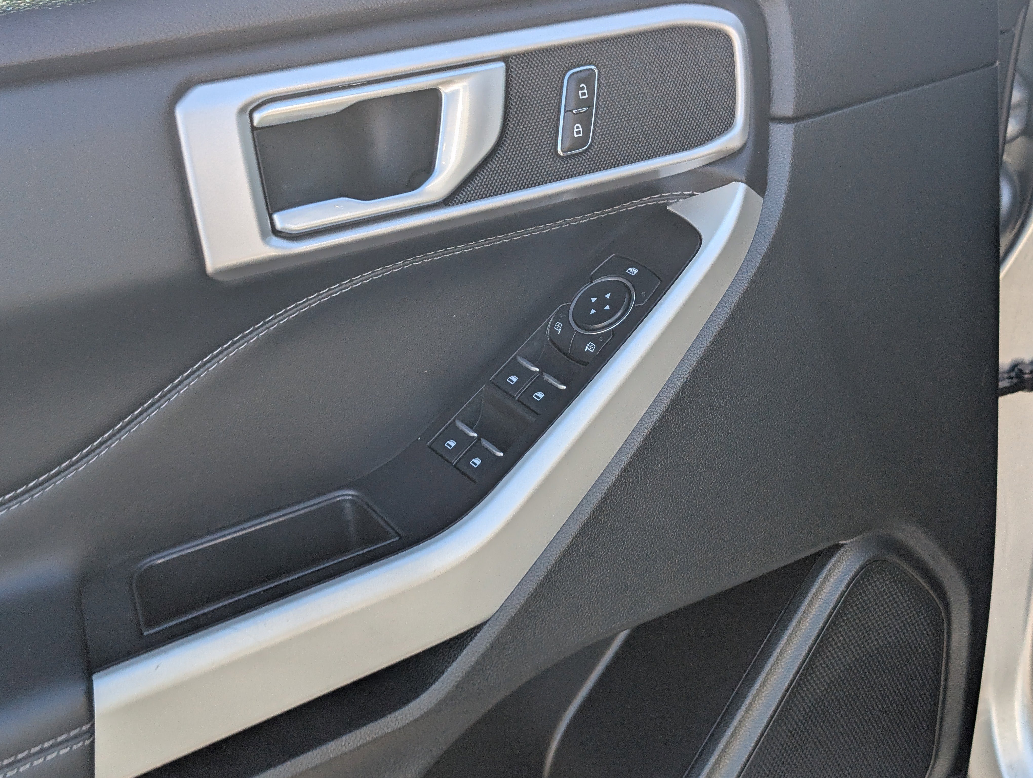 Certified 2023 Ford Explorer XLT w/ Equipment Group 202A image 18