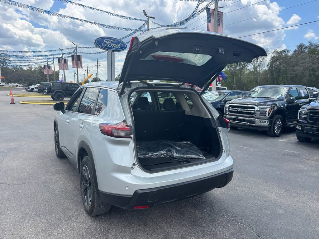 Used 2024 Nissan Rogue SV AWD/4WD image 27