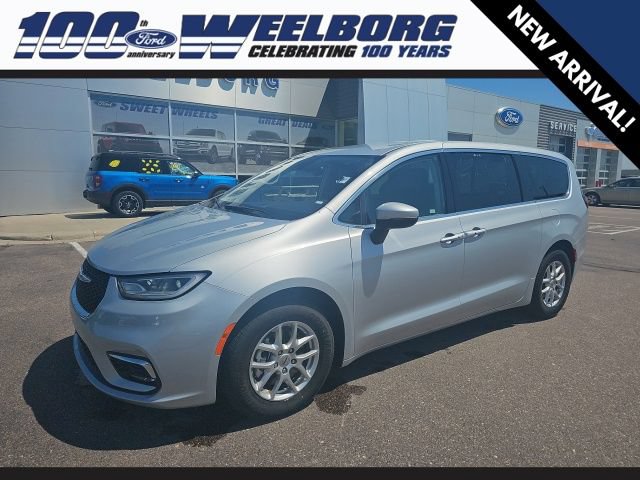 Used 2023 Chrysler Pacifica Touring-L