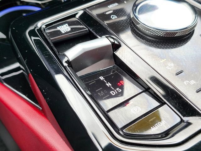 Used 2024 BMW 540i xDrive w/ Premium Package image 25