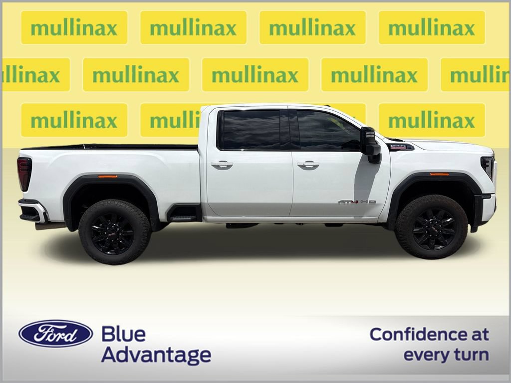 Used 2025 GMC Sierra 2500 AT4 AWD/4WD image 2