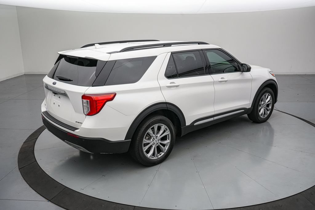 Certified 2023 Ford Explorer XLT w/ Equipment Group 202A AWD/4WD image 4