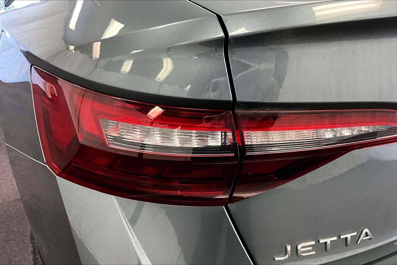 Used 2022 Volkswagen Jetta SE image 28