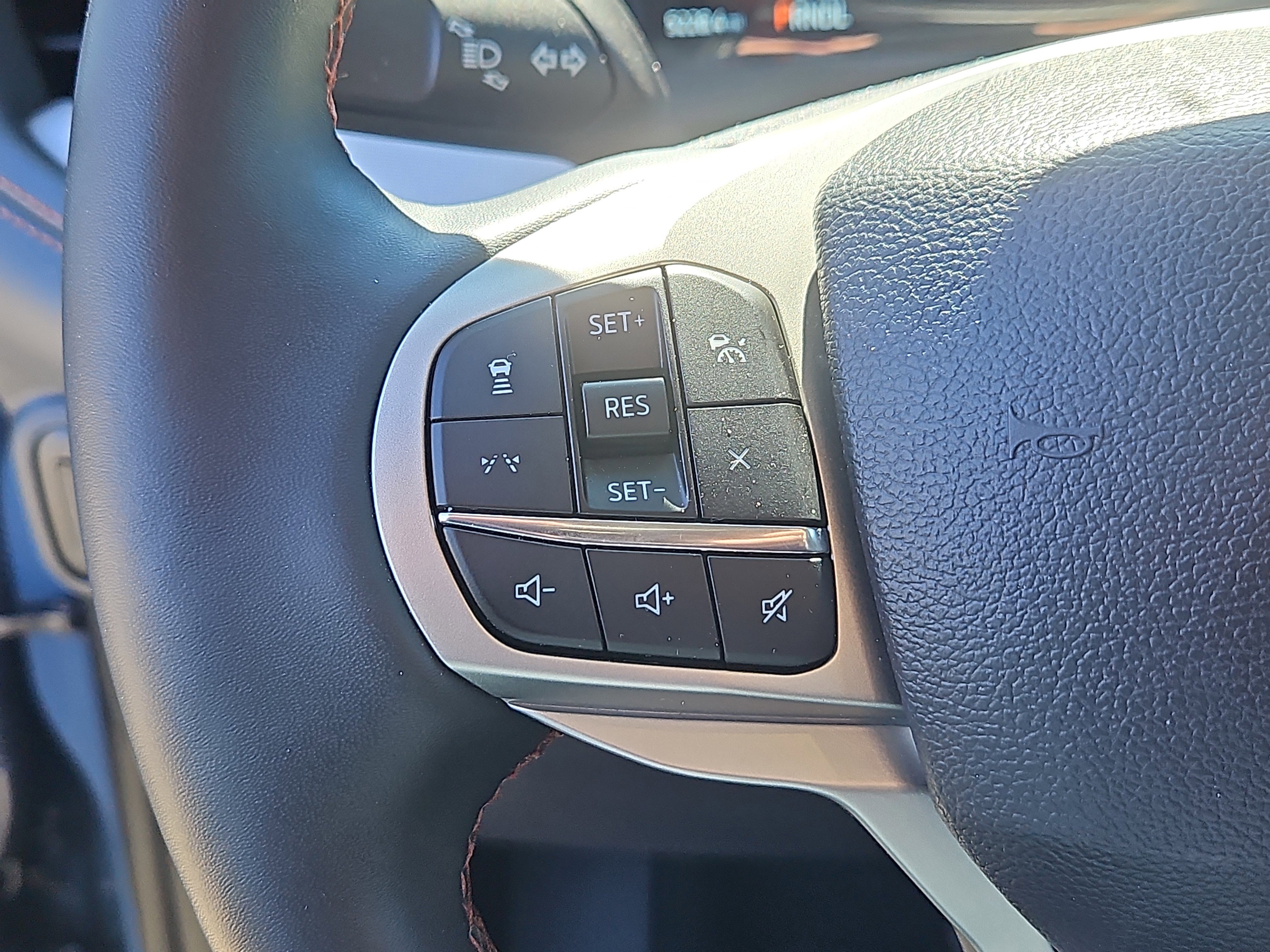 Certified 2025 Ford Explorer Active w/ Active Comfort Package AWD/4WD image 18