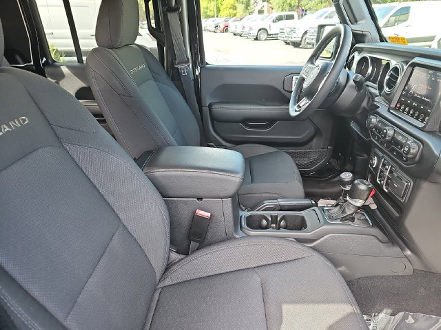 Used 2023 Jeep Gladiator Overland AWD/4WD image 12