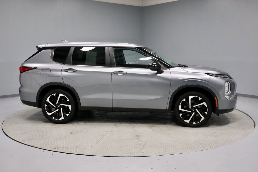 Used 2022 Mitsubishi Outlander SE image 6