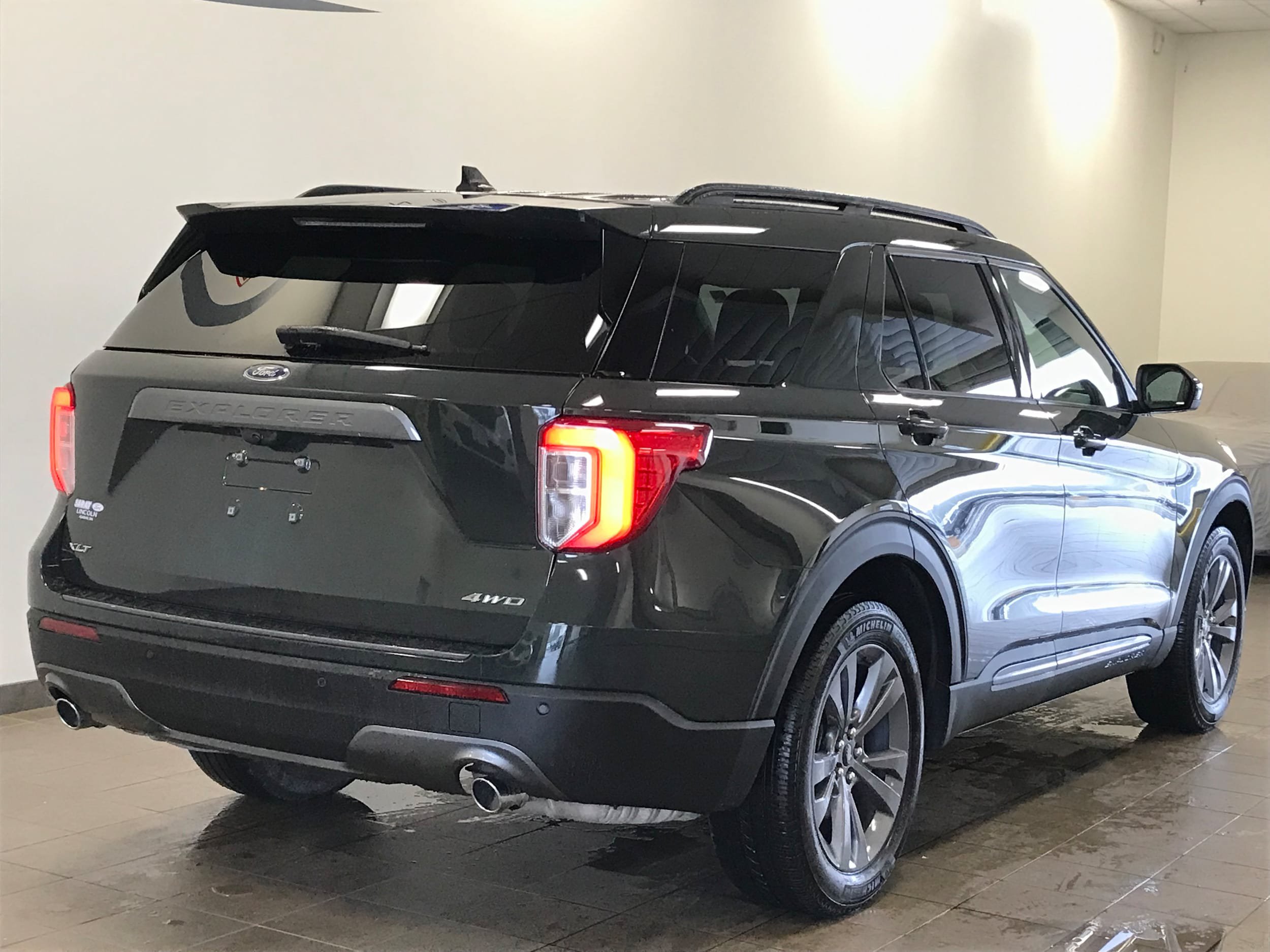 Certified 2023 Ford Explorer XLT w/ Equipment Group 202A AWD/4WD image 7
