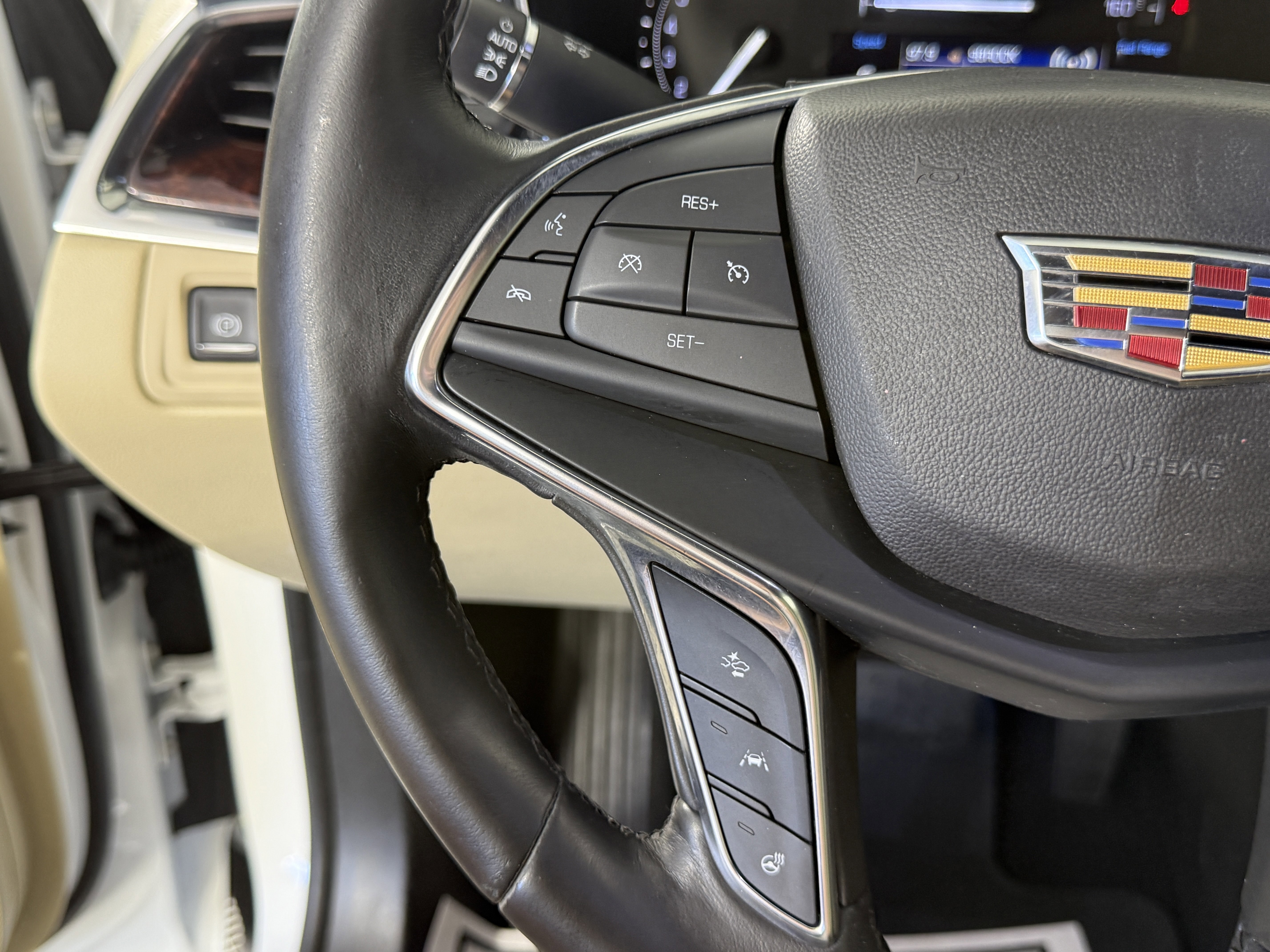 Used 2018 Cadillac XT5 Luxury w/ Driver Awareness Package image 25