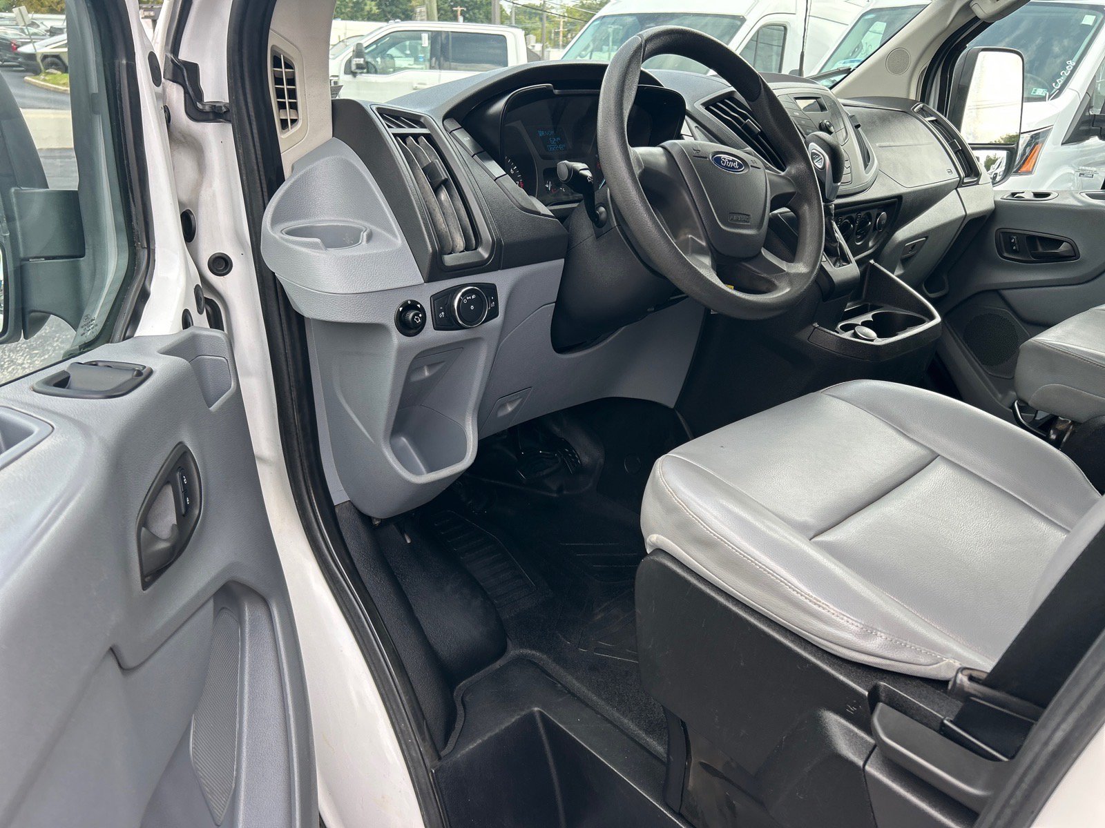 Certified 2018 Ford Transit 150 130 Low Roof RWD image 5