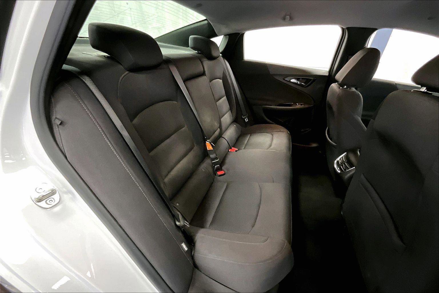 Used 2017 Chevrolet Malibu LT image 26