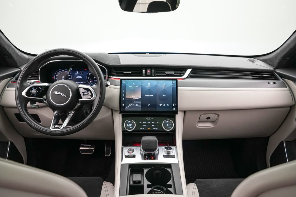Used 2023 Jaguar F-PACE SVR image 25