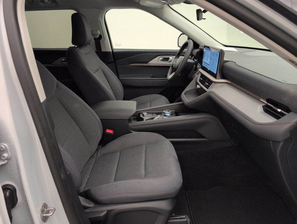 Certified 2026 Ford Explorer Active RWD image 10