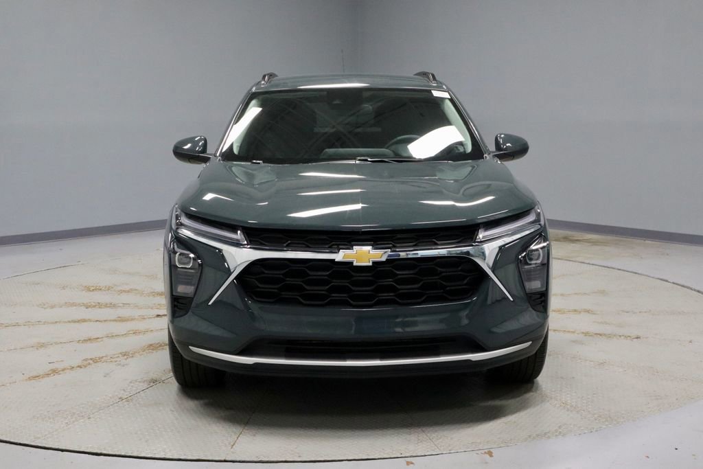 Used 2025 Chevrolet Trax LT w/ LT Convenience Package image 8