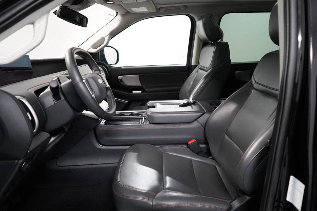 Certified 2025 Ford Expedition Active AWD/4WD image 13