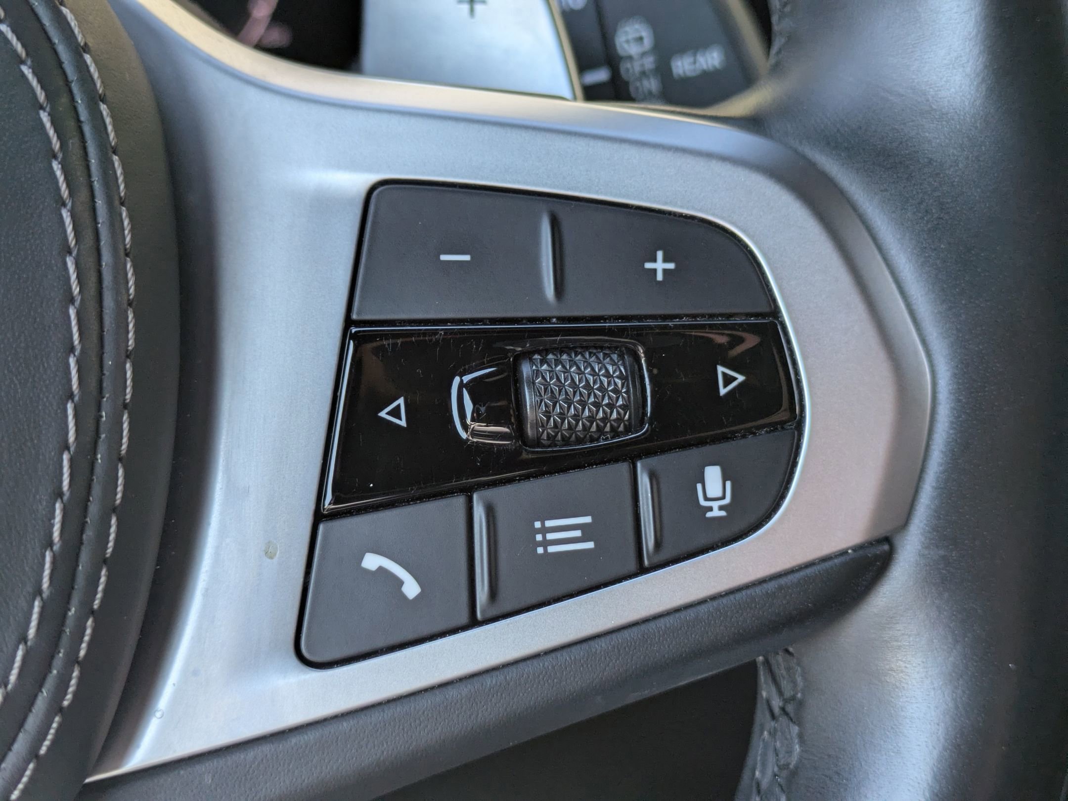 Used 2021 BMW X7 M50i w/ Executive Package image 18