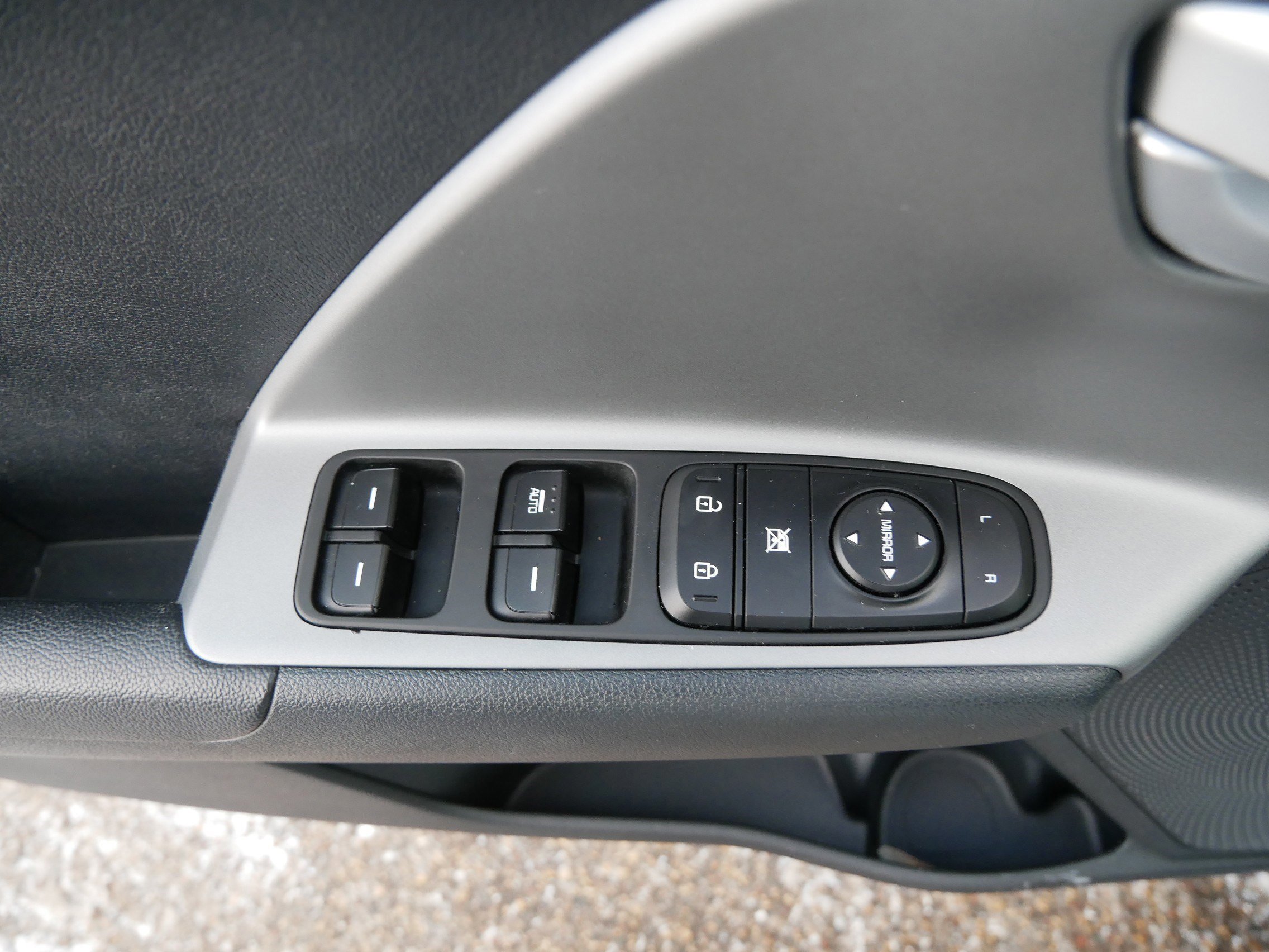 Used 2021 Kia Niro LX image 20