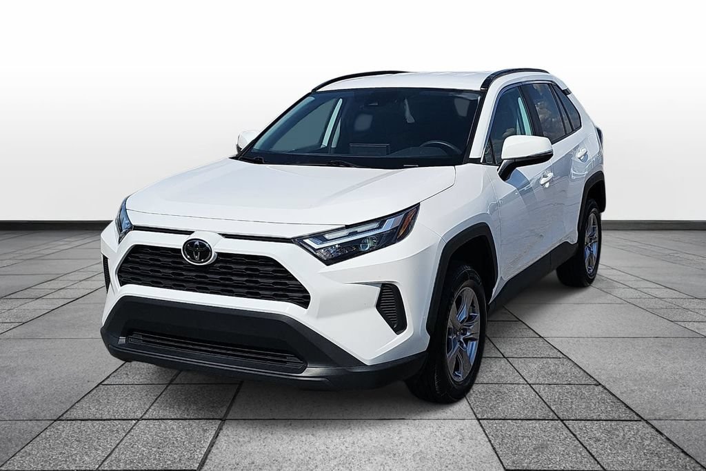 Used 2025 Toyota RAV4 XLE FWD image 1
