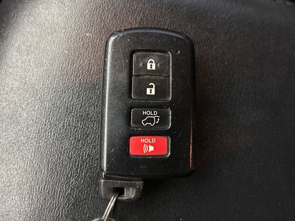 Used 2017 Toyota RAV4 Limited FWD image 32