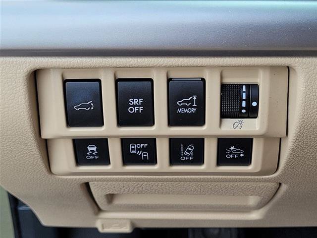 Used 2017 Subaru Outback 3.6R Limited AWD/4WD image 17