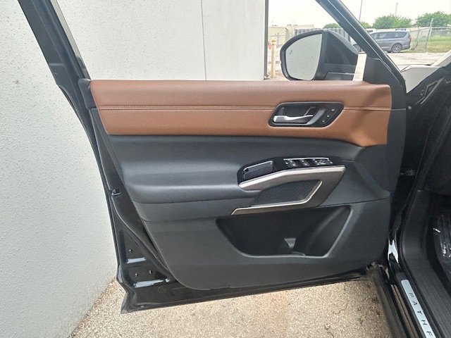 Used 2024 Nissan Pathfinder Platinum w/ Cargo Package FWD image 17