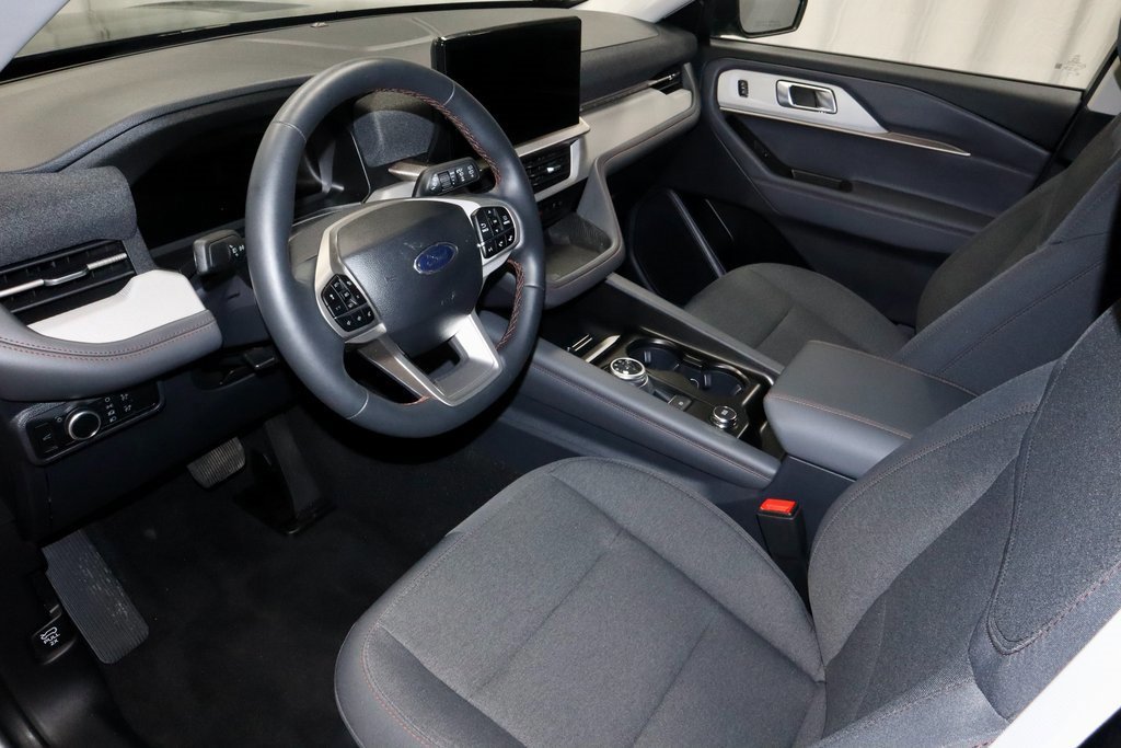 Certified 2025 Ford Explorer Active image 25