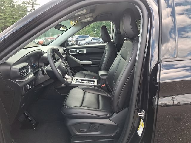 Certified 2023 Ford Explorer XLT w/ Equipment Group 202A AWD/4WD image 13
