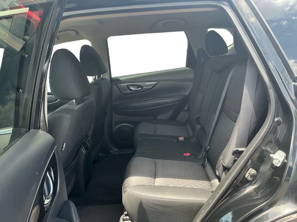 Used 2018 Nissan Rogue SV FWD image 21