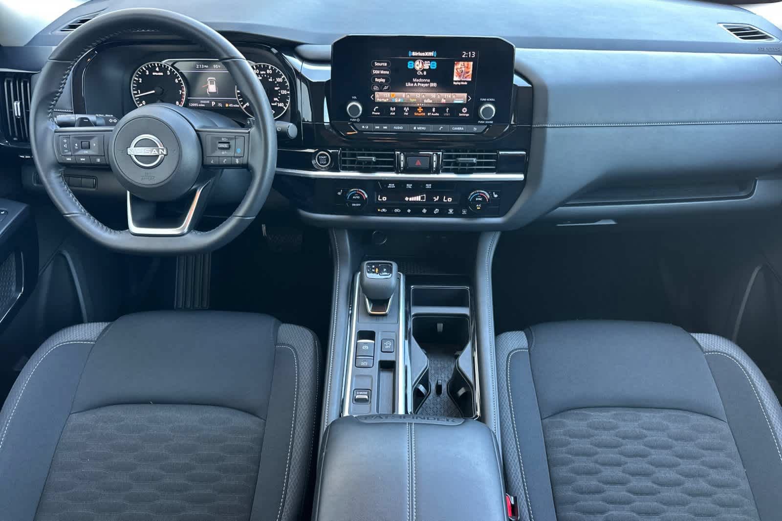 Used 2024 Nissan Pathfinder SV FWD image 3