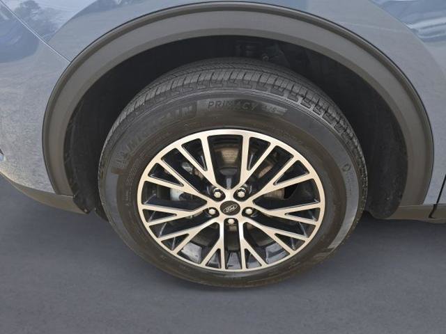 Certified 2025 Ford Escape SE w/ PHEV Premium Package image 2