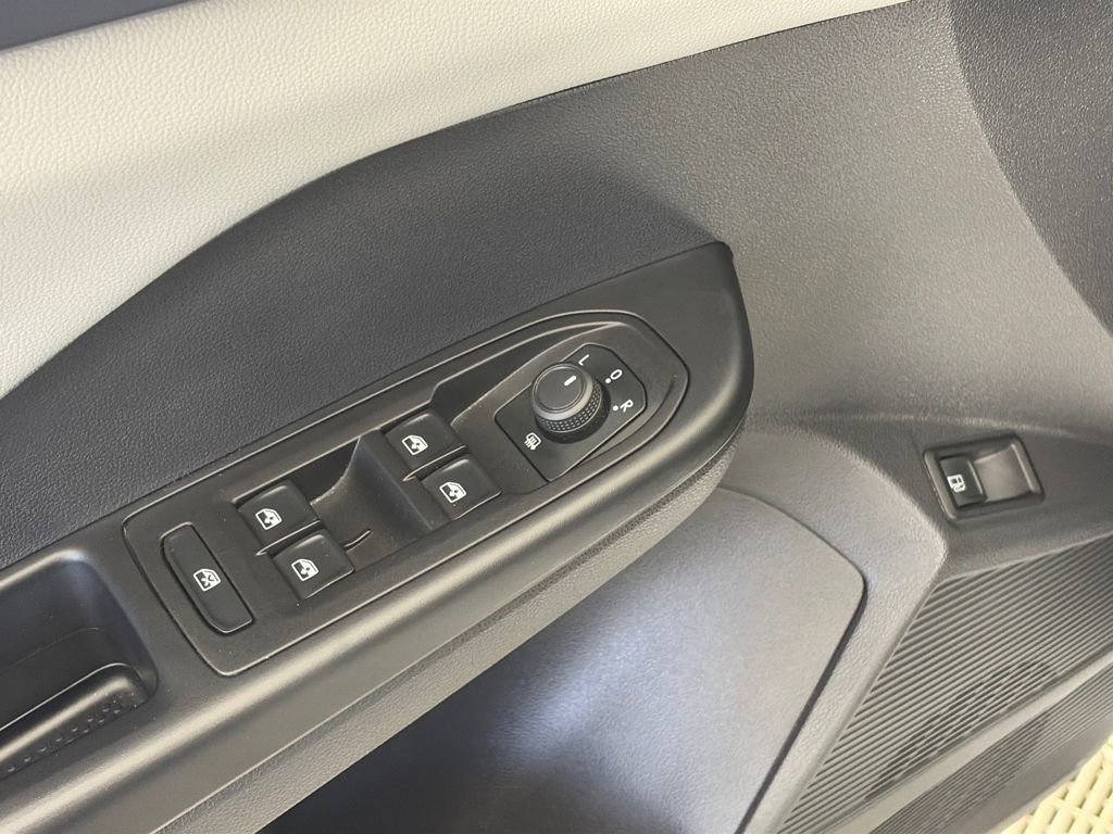Used 2022 Volkswagen Taos SE image 25