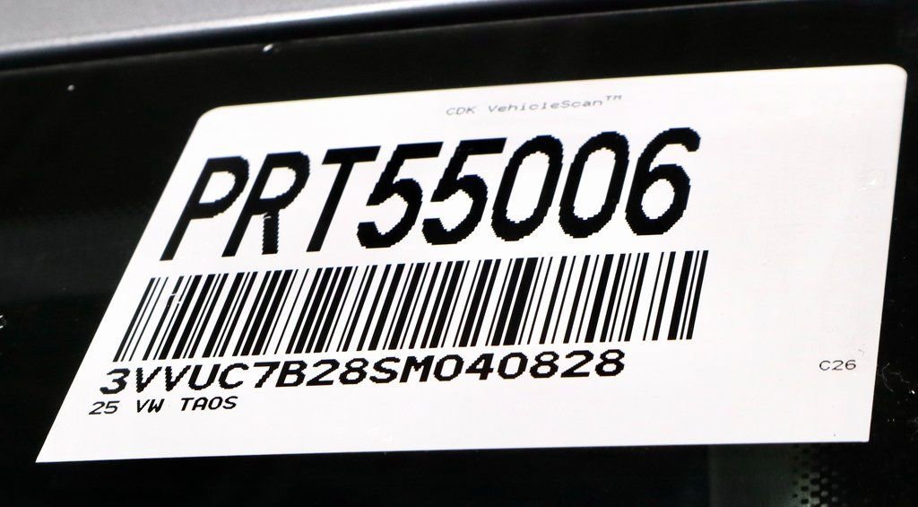 Used 2025 Volkswagen Taos SE image 33