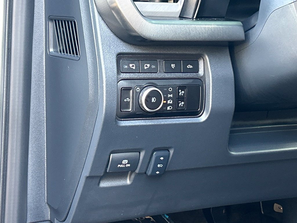 Certified 2024 Ford F250 Platinum w/ FX4 Off-Road Package AWD/4WD image 37