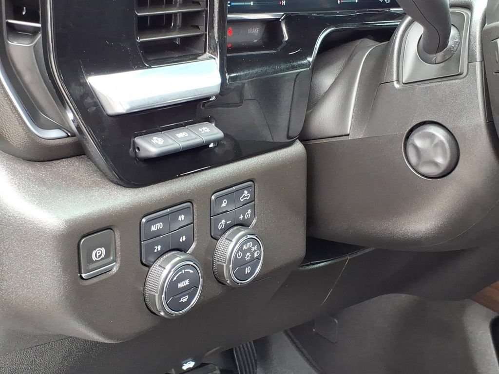 Used 2022 Chevrolet Silverado 1500 High Country w/ Technology Package AWD/4WD image 19