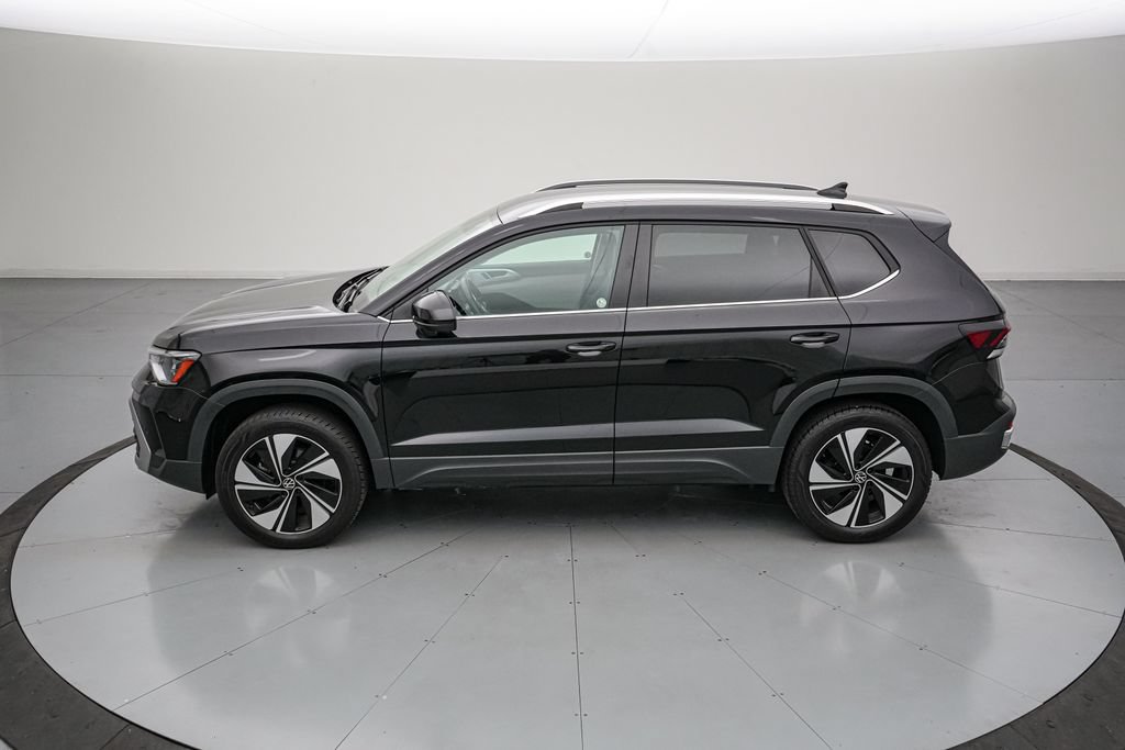 Used 2025 Volkswagen Taos SE AWD/4WD image 7