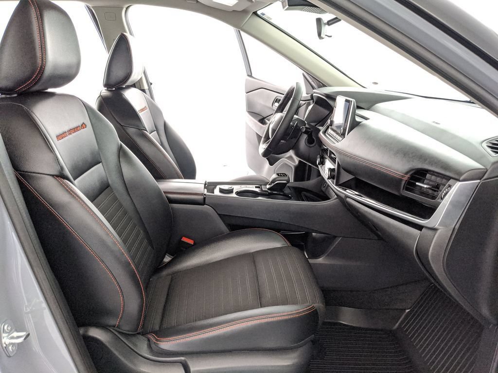 Used 2025 Nissan Rogue SV AWD/4WD image 21