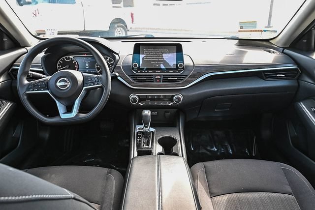 Used 2025 Nissan Altima 2.5 SV FWD image 15