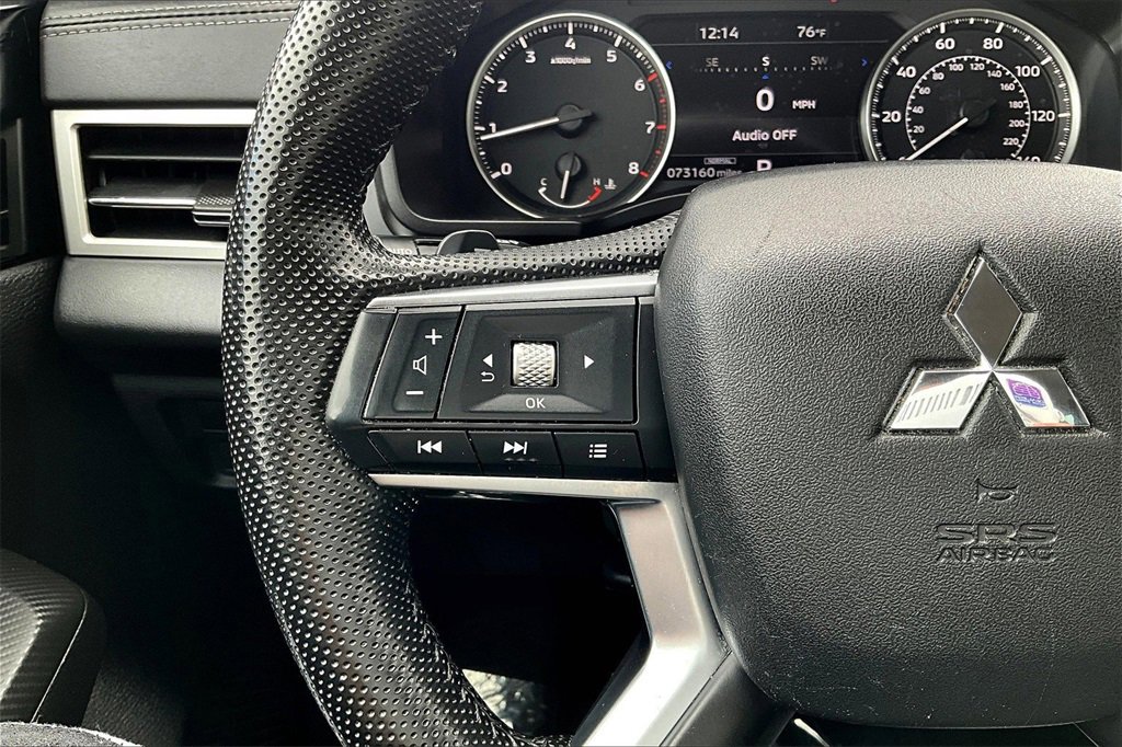 Used 2023 Mitsubishi Outlander SE image 17