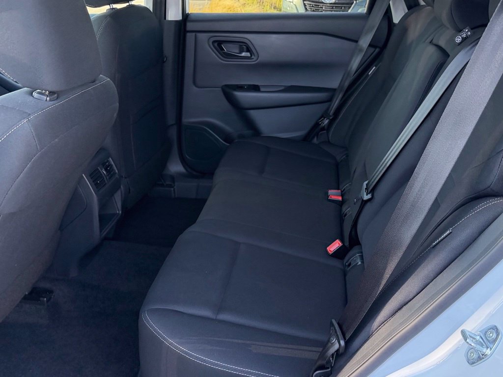Used 2025 Nissan Rogue S FWD image 28