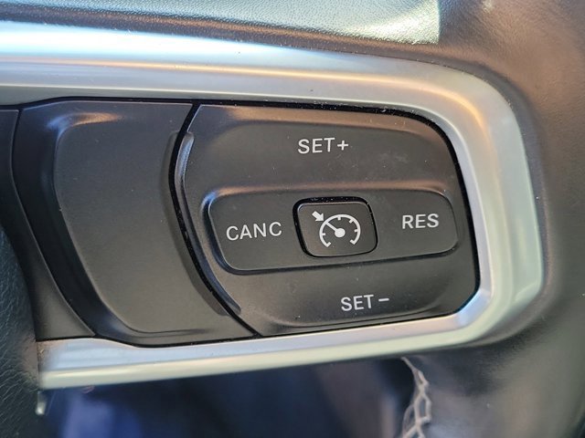 Used 2019 Jeep Wrangler Unlimited Sahara image 24