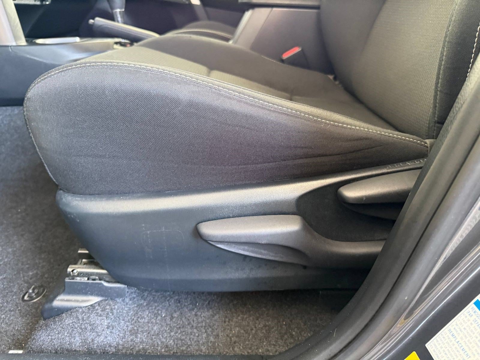 Used 2018 Toyota RAV4 XLE AWD/4WD image 15