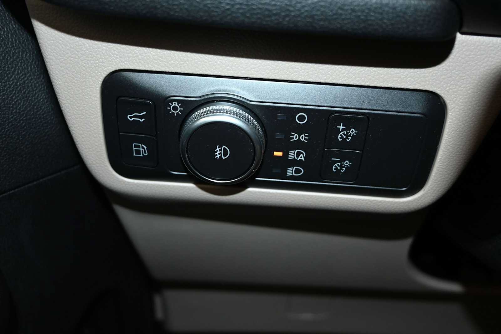 Certified 2022 Ford Escape SEL w/ Technology Package AWD/4WD image 19