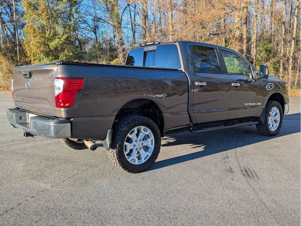 Used 2017 Nissan Titan SV image 5