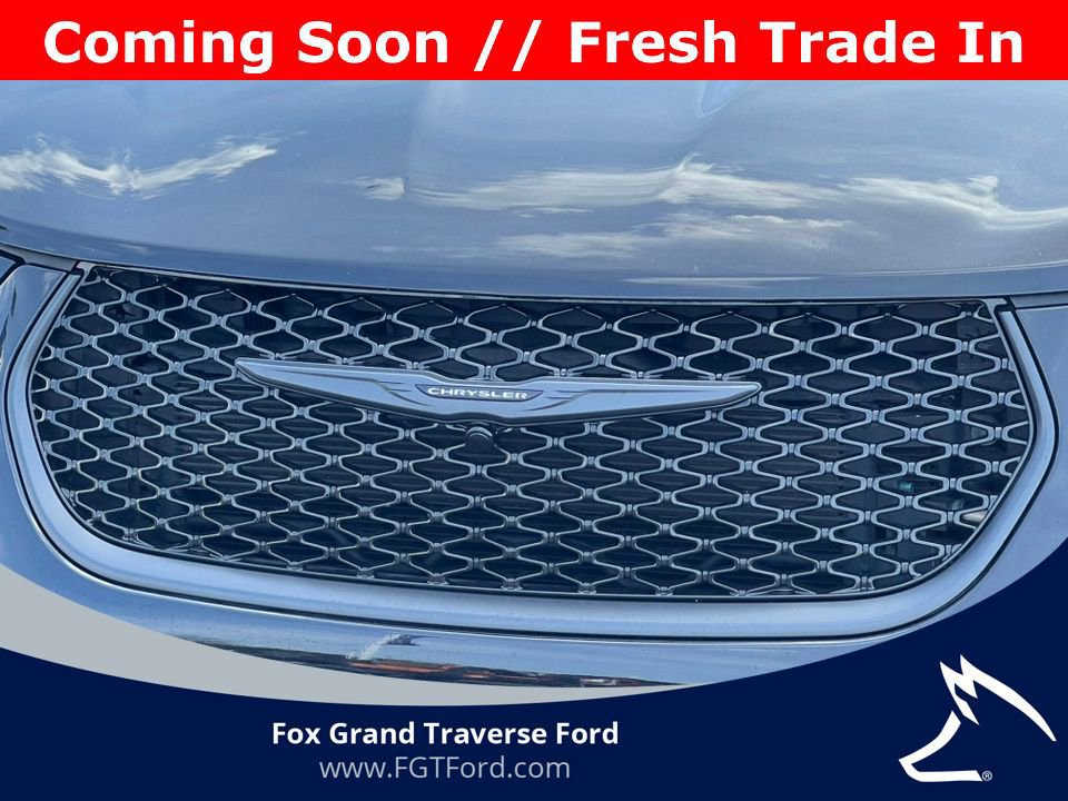 Used 2025 Chrysler Pacifica Limited FWD image 42