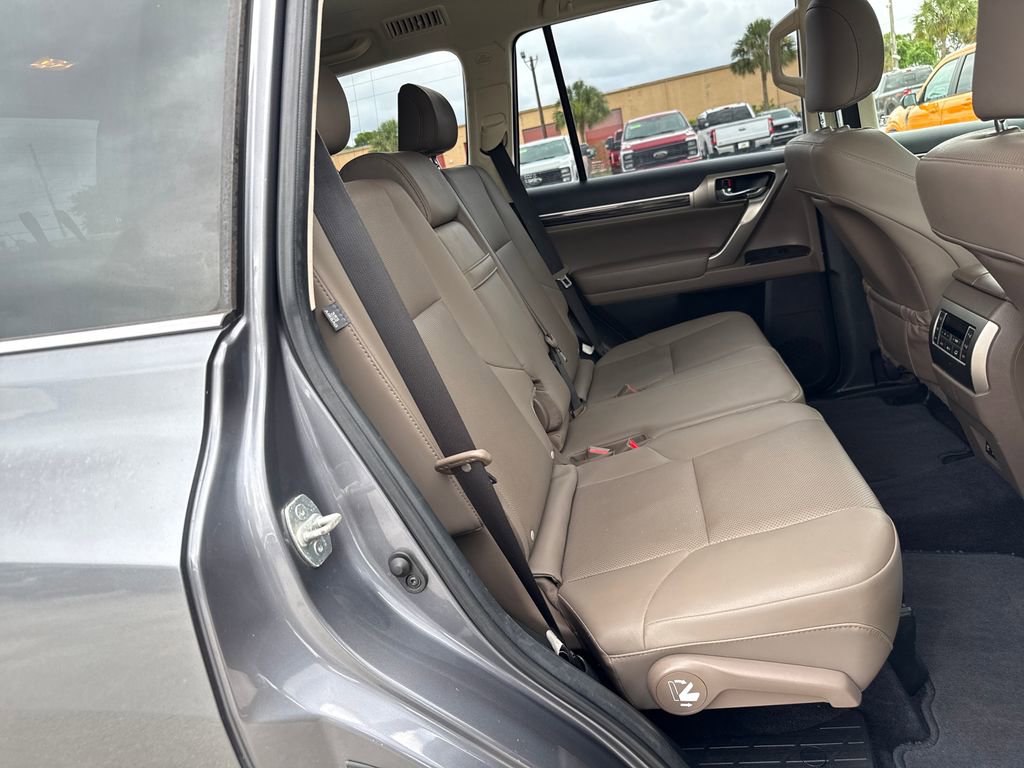 Used 2020 Lexus GX 460 Premium w/ Premium Package AWD/4WD image 29