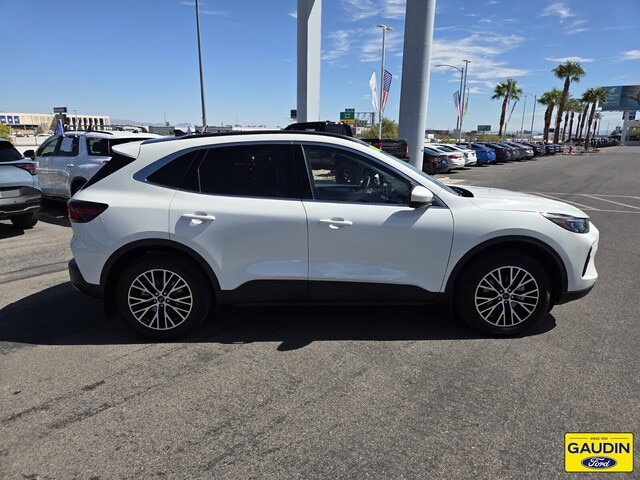 Certified 2025 Ford Escape SE w/ PHEV Premium Package FWD image 8