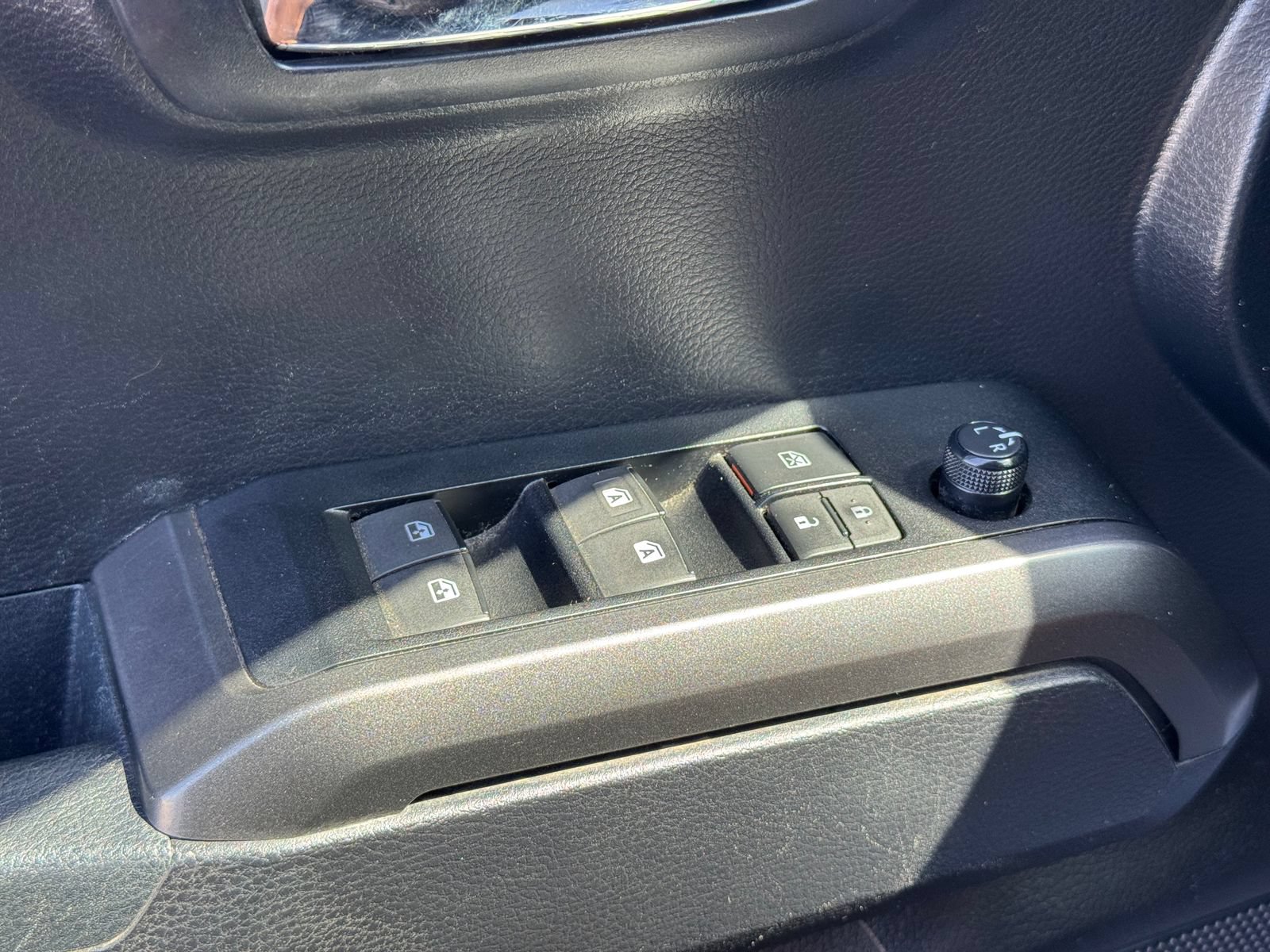 Used 2021 Toyota Tacoma TRD Off-Road w/ Technology Package AWD/4WD image 12