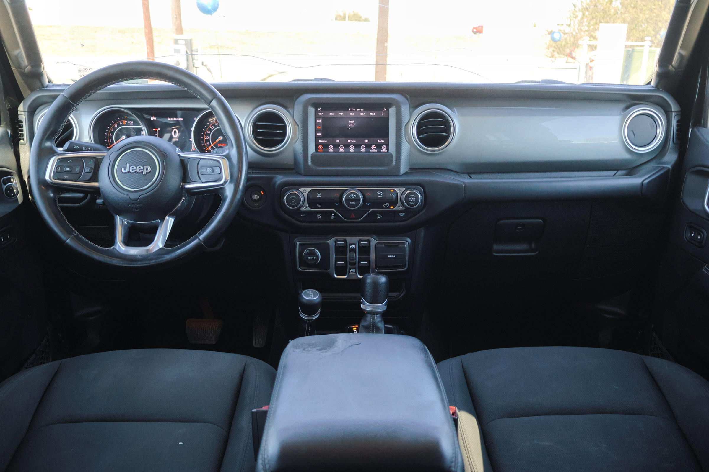 Used 2019 Jeep Wrangler Unlimited Sahara image 27