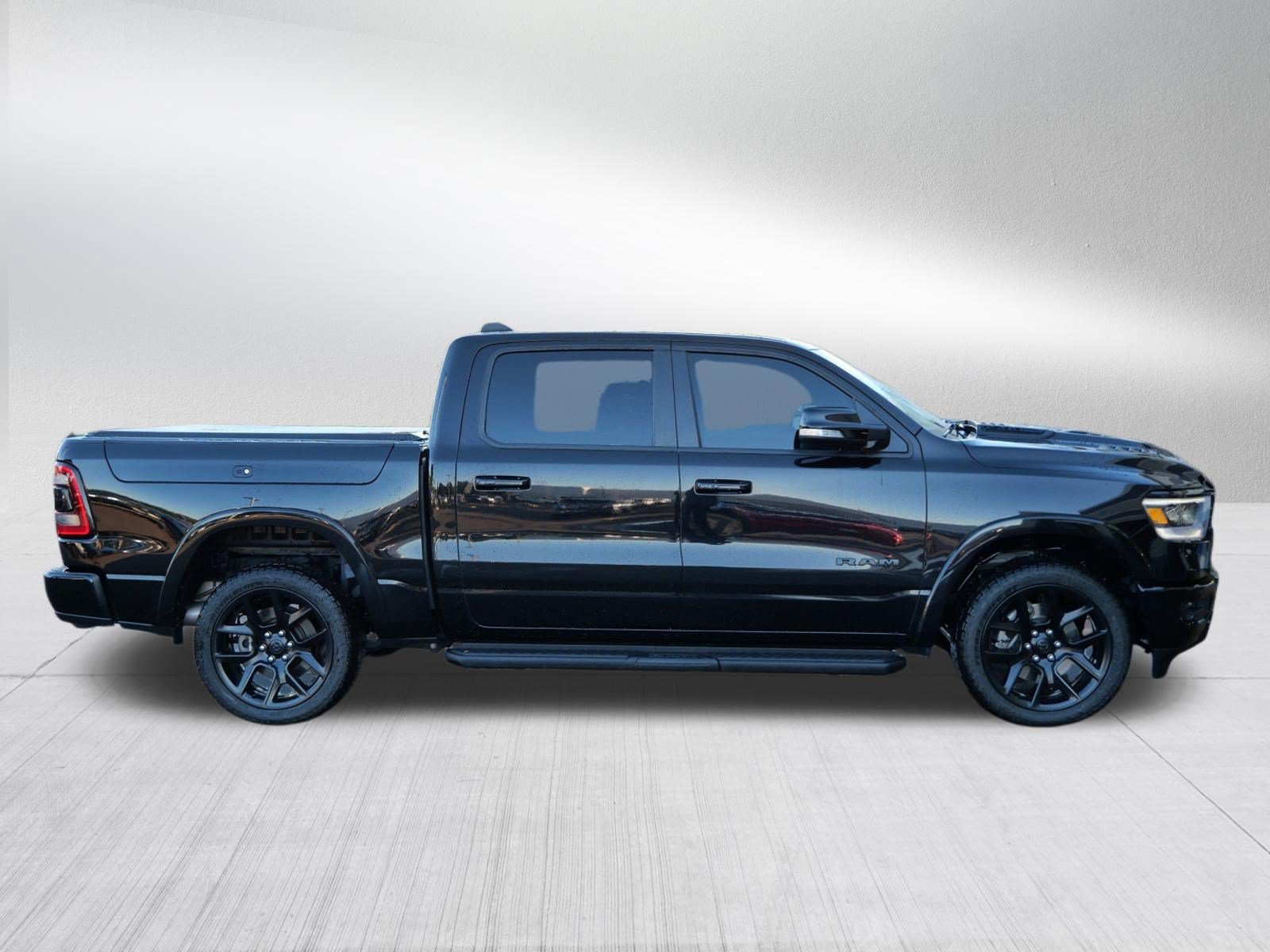 Used 2022 RAM 1500 Laramie AWD/4WD image 8