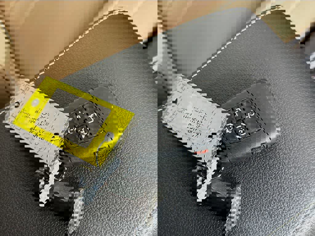 Used 2024 Volkswagen Tiguan SE R-Line image 25