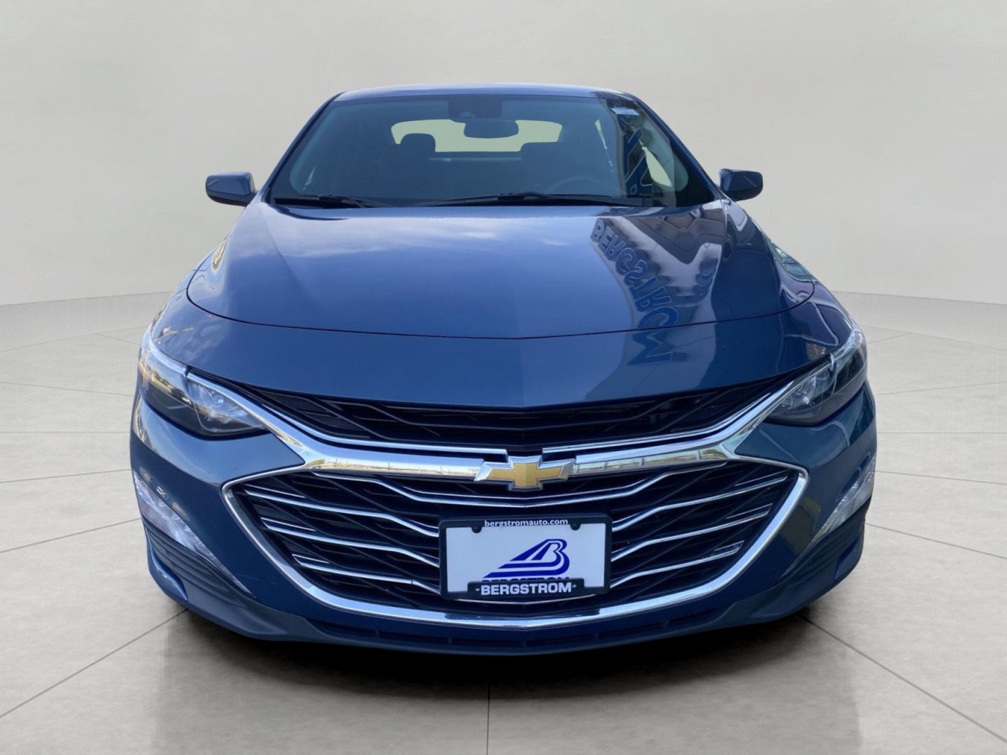 Used 2025 Chevrolet Malibu LT FWD image 3